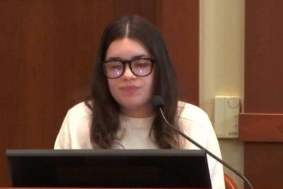  Juliana Peres Magalhães foi presa por suspeita de arquitetar morte da chefe nos EUA -  (crédito: Court TV/Reprodução de vídeo)