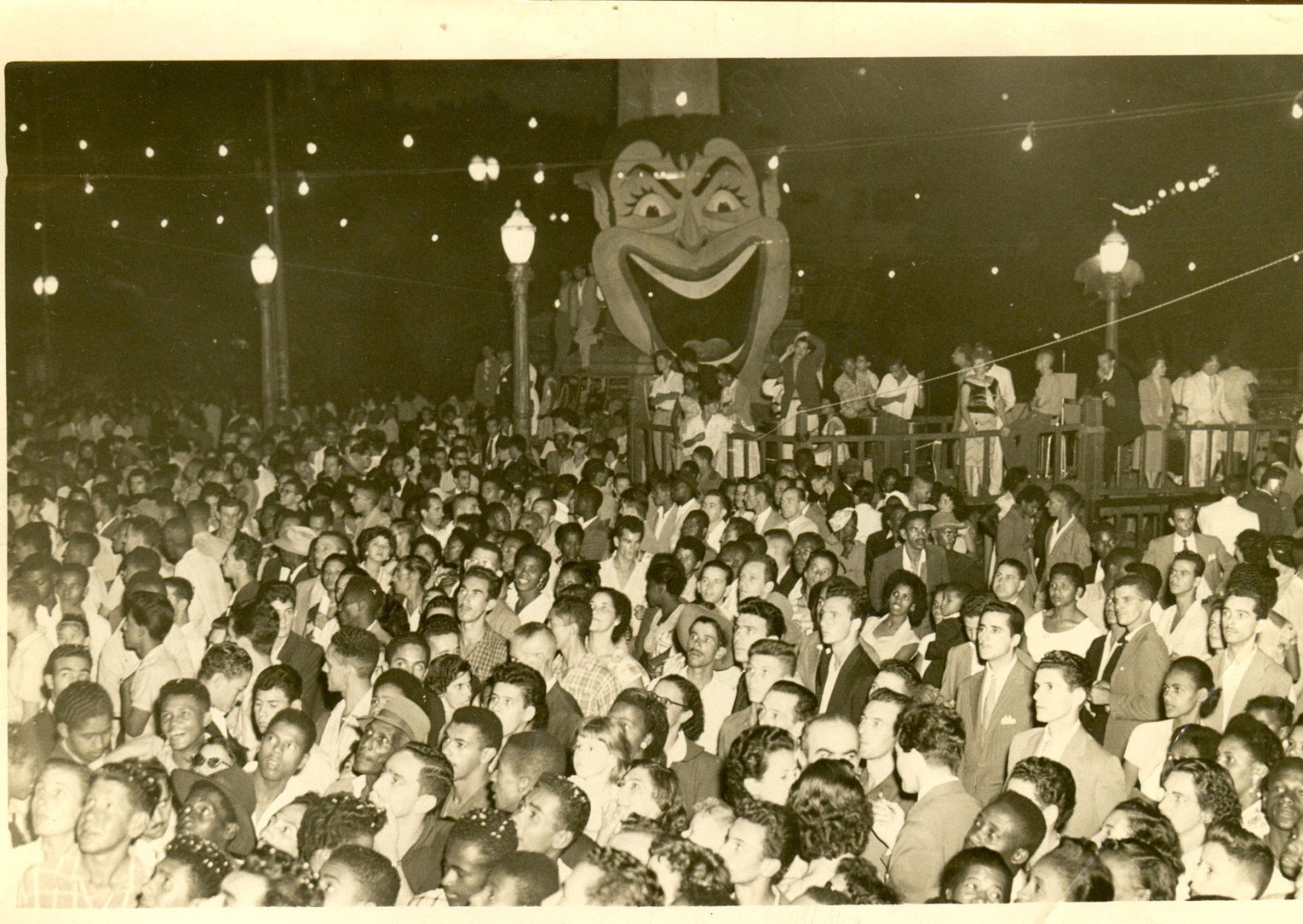 Aspecto da Batalha Real realizada na Pra&ccedil;a Sete.       