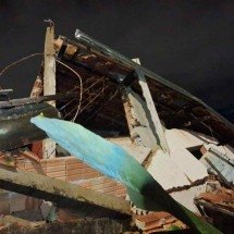 MG: muro desaba e atinge casa com duas crianças - Corpo de Bombeiros/Reprodução