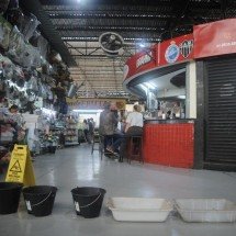 Comerciantes de Mercado Distrital denunciam infiltração em tempo chuvoso - Alexandre Guzanshe/EM/D.A Press