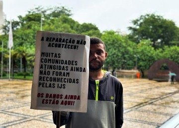 Sete anos ap&oacute;s o rompimento, as den&uacute;ncias apontam que a repara&ccedil;&atilde;o permanece marcada por atrasos, exclus&otilde;es e viola&ccedil;&otilde;es continuadas. -  (crédito: Qu&eacute;ren Hapuque)