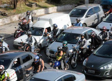 Trânsito em BH se complica ainda mais porque motoristas não seguem as regras de trânsito e civilidade -  (crédito: Paulo Filgueiras/EM/D.A Press)