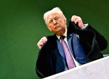 Não podemos ter a ilusão de que o que está ocorrendo é um mero acidente de percurso e que o governo Trump em algum momento passará -  (crédito: FABRICE COFRRINI/AFP)