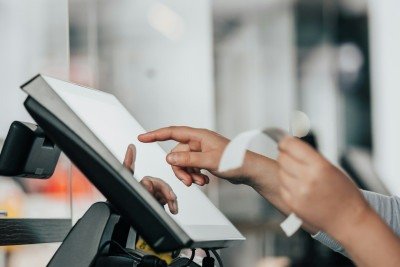 Ao informar o CPF na nota fiscal o consumidor pode concorrer a pr&ecirc;mios do programa Nota Fiscal Mineira. -  (crédito: Simon Kadula/ Unsplash)