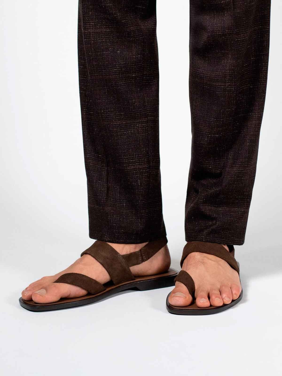 A Ricardo Almeida ampliou sua linha de cal&ccedil;ados e lan&ccedil;ou dois modelos de sand&aacute;lias