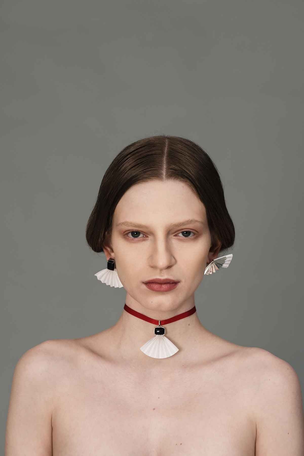 Joias em &Ocirc;nix, prata e papel