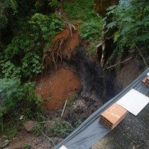 Deslizamento de terra em BH deixa moradores em situação de risco - Tulio Santos/EM/D.A Press