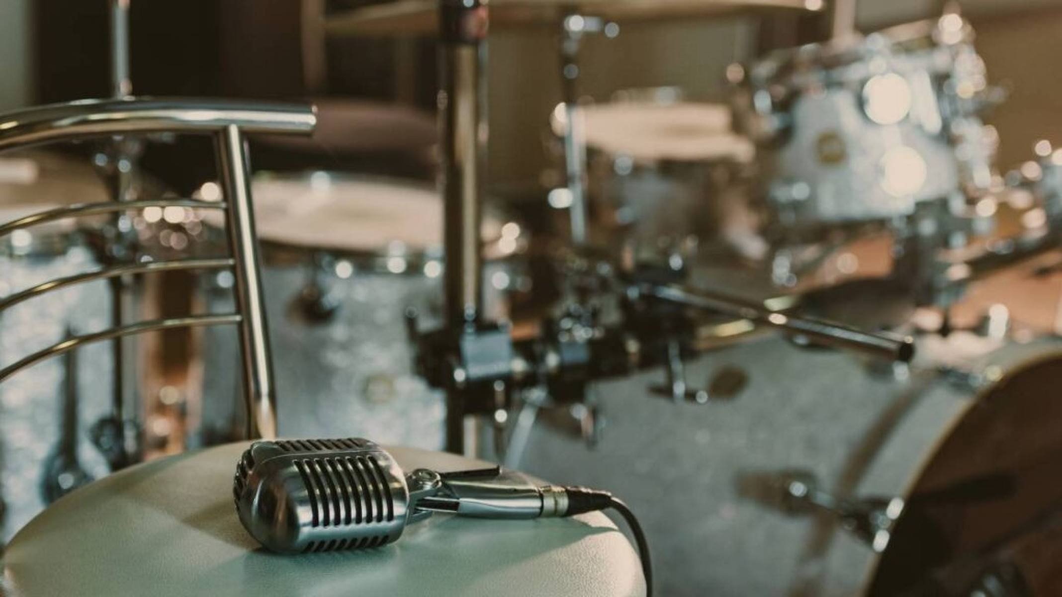 Música sem limites: como artistas, como Djavan, lidam com o tremor essencial - Portal Giro 10