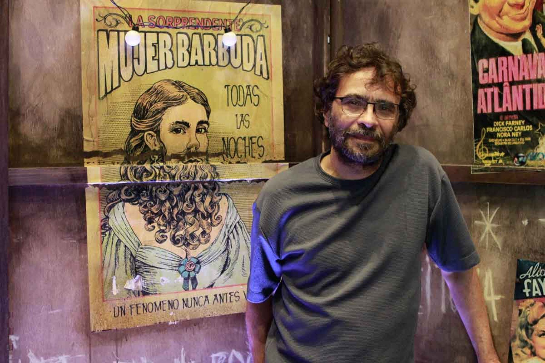 J&uacute;lio Maciel dirige a montagem e agora sobe ao palco como ator para substituir teuda bara