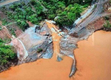 Cerca de 260 mil metros cúbicos de água extravasaram de uma cava da Vale nesta madrugada -  (crédito: Reprodução)