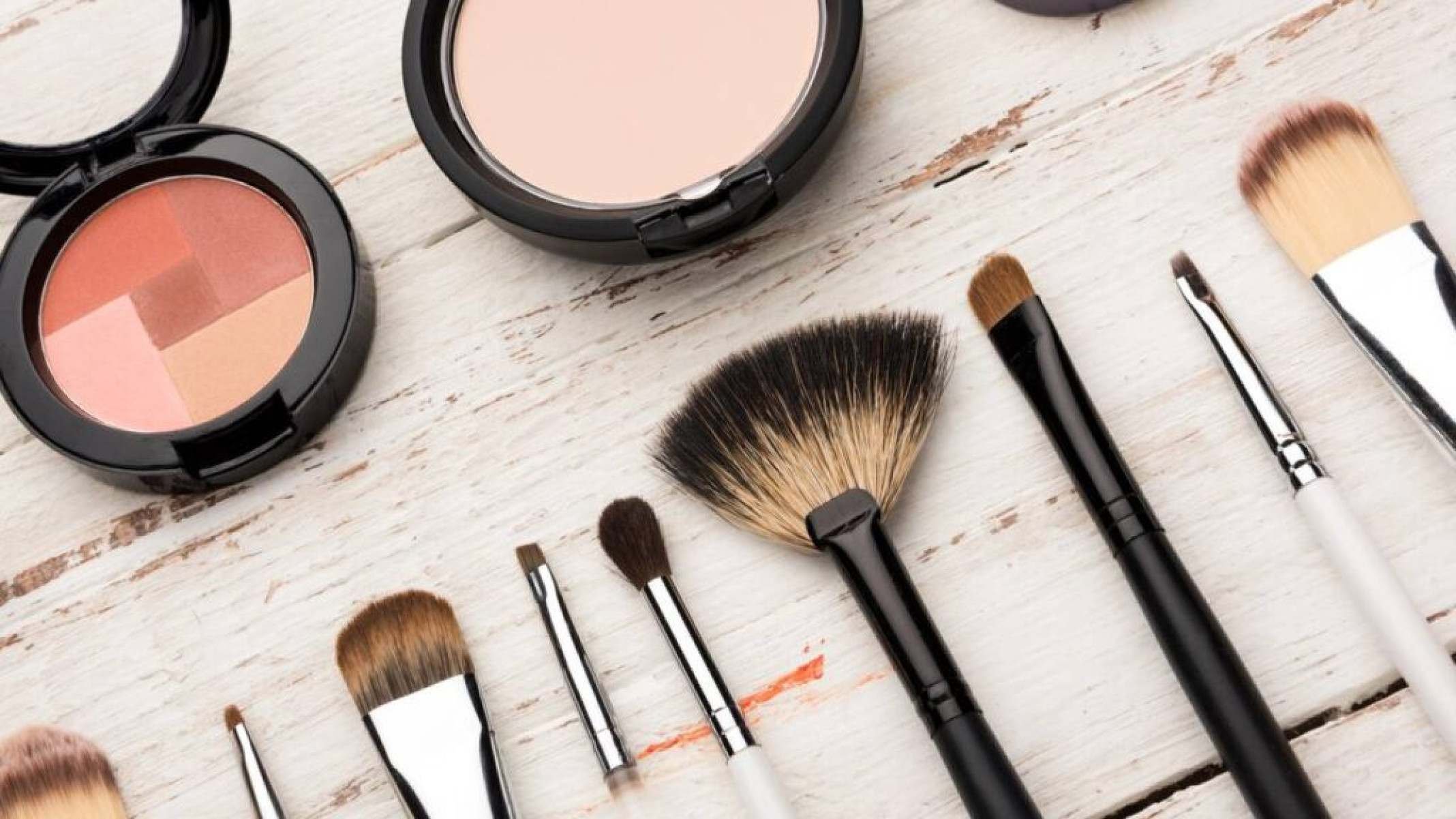 Lábios esfumados: a técnica que deixa a boca natural e sofisticada - Portal Giro 10