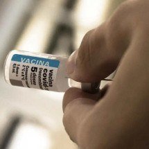 Após cinco anos de vacinação, covid recua, mas ainda preocupa - Raquel Portugal/FioCruz