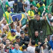 Bia Kicis sobre ato de Nikolas: 'Por sorte os guindastes atraíram o raio' - Sergio Lima/AFP