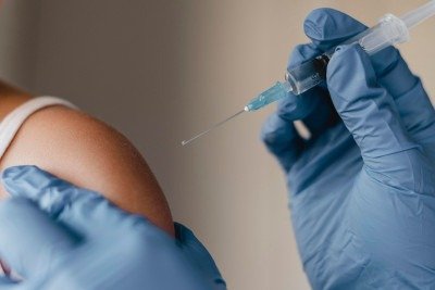 Manter a carteira de vacina&ccedil;&atilde;o em dia &eacute; crucial para a sa&uacute;de individual e a prote&ccedil;&atilde;o coletiva, conforme as recomenda&ccedil;&otilde;es do Minist&eacute;rio da Sa&uacute;de. -  (crédito: Freepik)