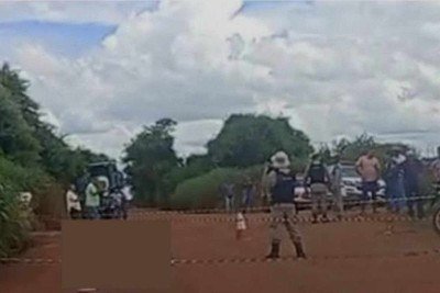 Acidente interditou a 'Estrada de São Félix', no município de Monte Carmelo (MG) -  (crédito: Reprodução/Redes sociais)