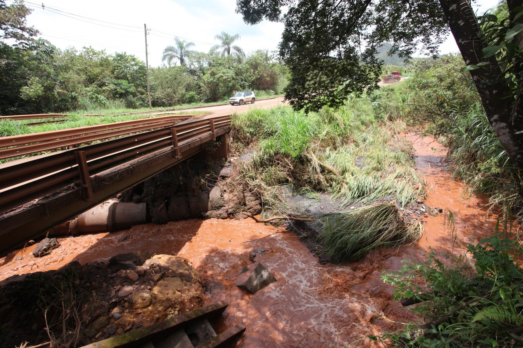 Rompimento de estrutura em barragem da Vale deixa moradores apreensivos
      