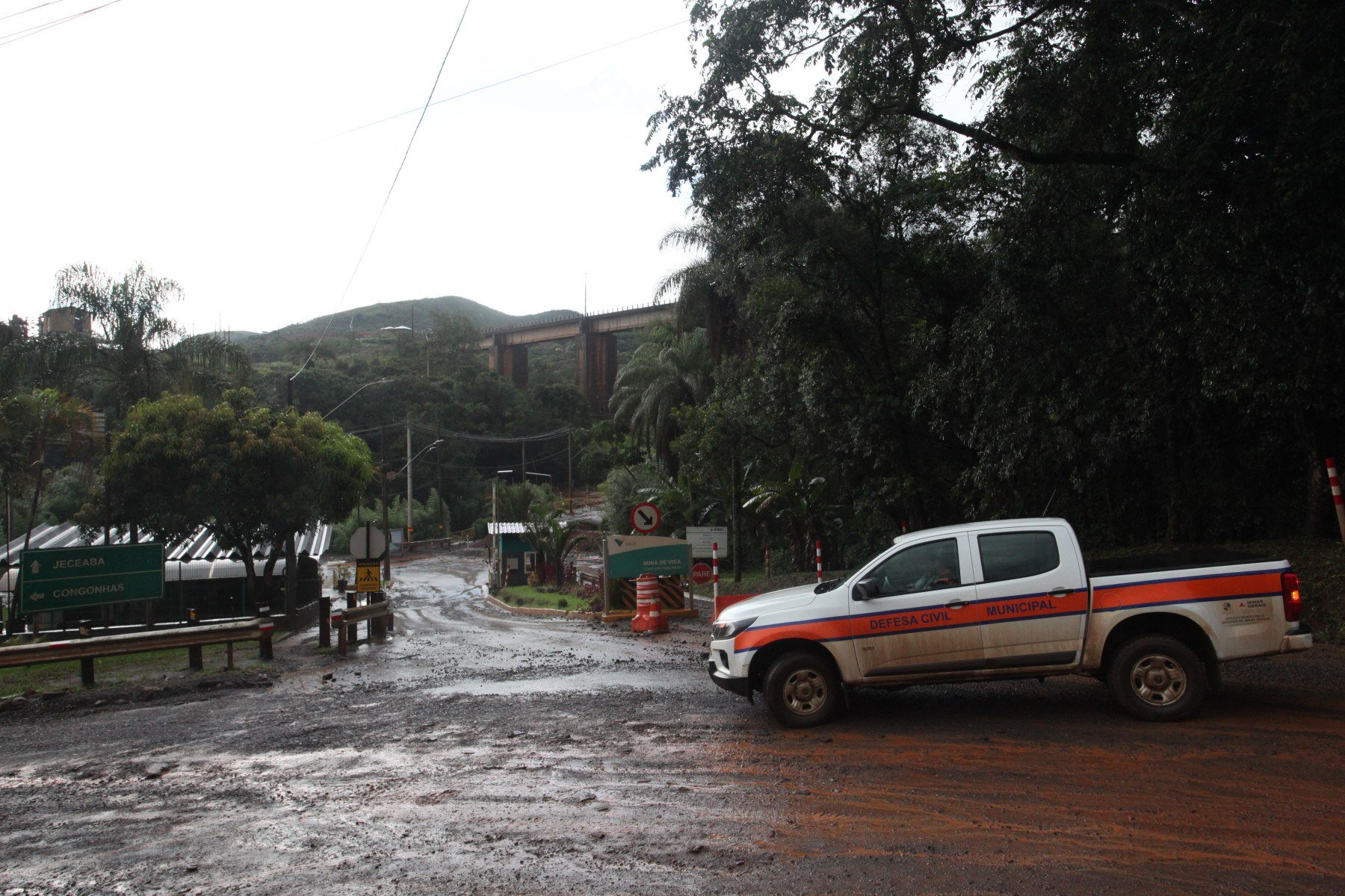 Rompimento de dique na barragem da Vale Mina da Viga.
      - Edesio Ferreira/EM