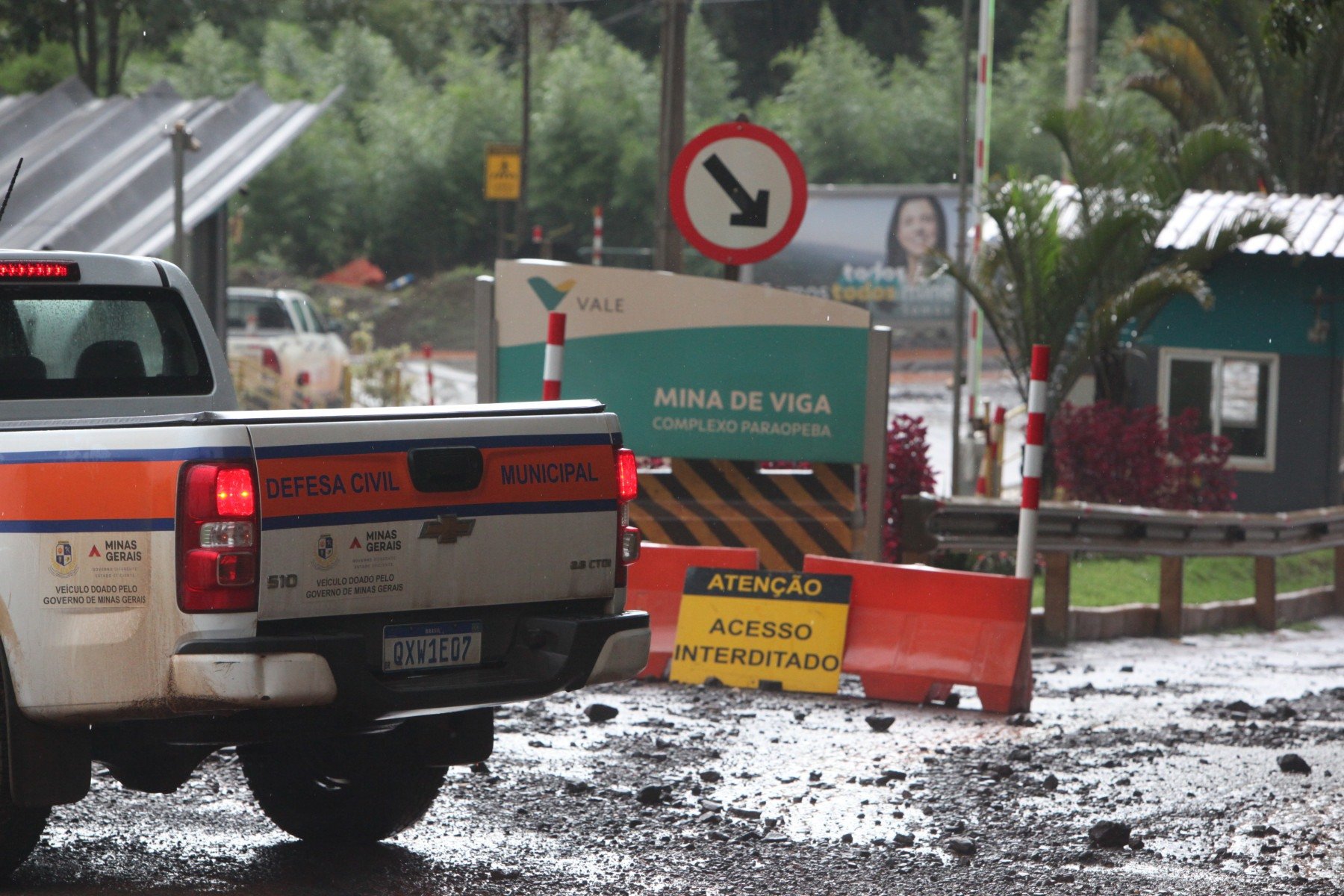 Rompimento de dique na barragem da Vale Mina da Viga.
      - Edesio Ferreira/EM