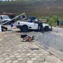 MG: colisão frontal entre caminhonete e caminhão mata uma pessoa - CBMMG/Divulga&ccedil;&atilde;o