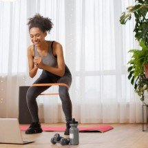 É possível evoluir fisicamente treinando em casa? - Freepik