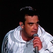 Robbie Williams supera os Beatles e faz história nas paradas britânicas - Wikiemedia Commons / catzi