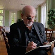 Salman Rushdie alerta: todos estão em perigo nos Estados Unidos - Rachel Eliza Griffiths/reprodução