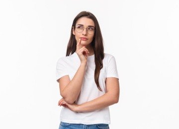 Talvez o maior desafio não esteja em decidir o que é certo ou errado, mas em reconhecer de onde nasce o julgamento que fazemos sobre nossas próprias escolhas -  (crédito: Freepik)