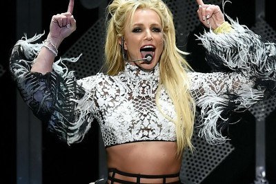 Britney Spears no palco; a cantora, que n&atilde;o faz shows completos desde 2018, &eacute; alvo de boato sobre apresenta&ccedil;&atilde;o no Rio em 2026 -  (crédito: KEVIN WINTER / GETTY IMAGES NORTH AMERICA / AFP)