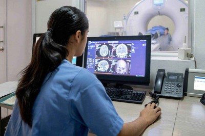 Como a menopausa pode afetar o cérebro de forma semelhante ao Alzheimer -  (crédito: BBC)