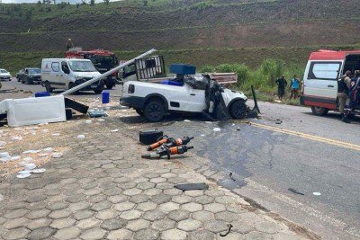 Ve&iacute;culos colidiram de frente, mas din&atilde;mica do acidente ainda n&atilde;o foi esclarecida -  (crédito: CBMMG/Divulga&ccedil;&atilde;o)