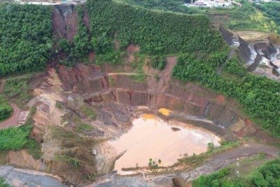 Extravasamento de &aacute;gua na mina da viga, em Congonhas (MG), n&atilde;o deixou v&iacute;timas, mas provocou danos ambientais -  (crédito: Prefeitura de Congonhas)