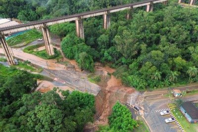 Extravasamento de água na mina da viga, em Congonhas (MG), não deixou vítimas, mas prefeitura analisa danos ambientais -  (crédito: Prefeitura de Congonhas)
