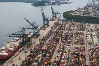 Gigante chinesa aciona Cade para mudar regras de leilão de megaterminal em Santos -  (crédito: Platobr Economia)
