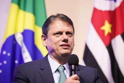 Tarcísio e a ‘distância controlada’ do bolsonarismo -  (crédito: Platobr Politica)