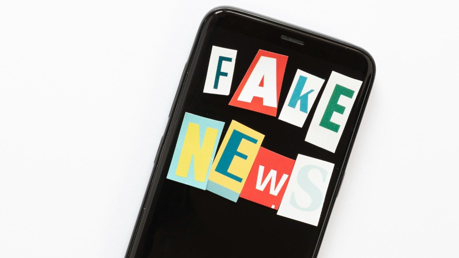 Como proteger seu dinheiro de golpes e fake news sobre bancos digitais - Freepik