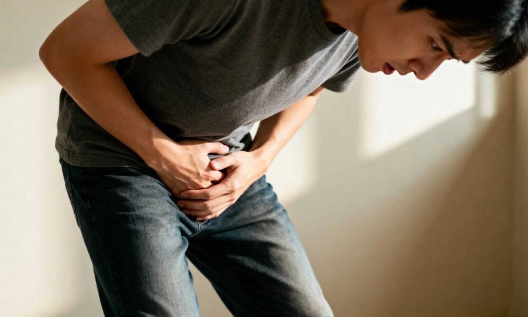 O que acontece com o corpo quando você segura o xixi por muito tempo - Tupi