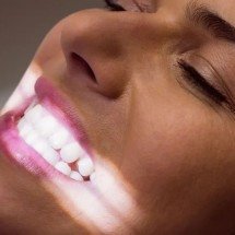 Anvisa determina apreensão e proíbe venda de fita para clareamento dental -  Freepik