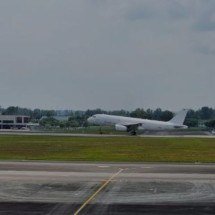 Pra quem não viu: Piloto morre no voo e copiloto salva todos a bordo - Divulgação