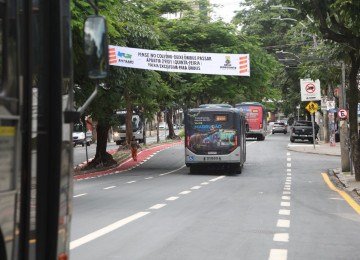 As faixas da direita (pr&oacute;ximas &agrave;s cal&ccedil;adas) ser&atilde;o exclusivas para os &ocirc;nibus de segunda a sexta-feira, das 6h &agrave;s 9h e das 17h &agrave;s 19h30 -  (crédito: Marcos Vieira /EM/DA. Press. Brasil. Belo Horizonte - MG)