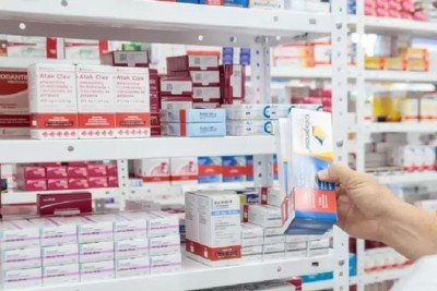 <p>Um caso que ocorreu no Distrito Federal serve de exemplo. Uma farmácia foi condenada pela Justiça a indenizar uma cliente que recebeu orientação de uma balconista para substituir um remédio. endentes de farmácia não são qualificados para indicar medicamentos.</p>
 -  (crédito: divulgação Assembleia Legislativa de Roraima)