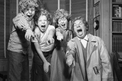 <p>A comédia clássica de Hollywood transformou o cinema ao unir timing preciso, humor físico e personagens inesquecíveis. Seus pioneiros criaram linguagens visuais e narrativas que influenciam até hoje todas as formas de humor na tela.</p>
 -  (crédito: Domínio público )