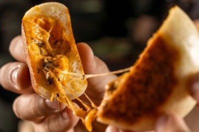 O fermentado de acelga vira recheio de bao, p&atilde;o cozido no vapor, com queijo mineiro curado no Okinaki  -  (crédito: Nani Rodrigues/Divulga&ccedil;&atilde;o)