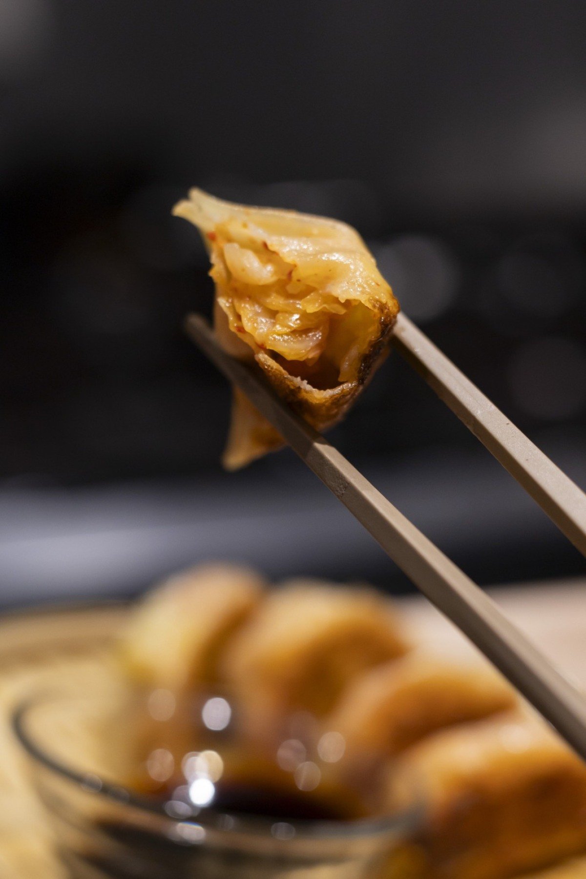 Minas e &Aacute;sia se encontram no recheio da massa de guioza do Koboshi, que combina kimchi e requeij&atilde;o de raspa