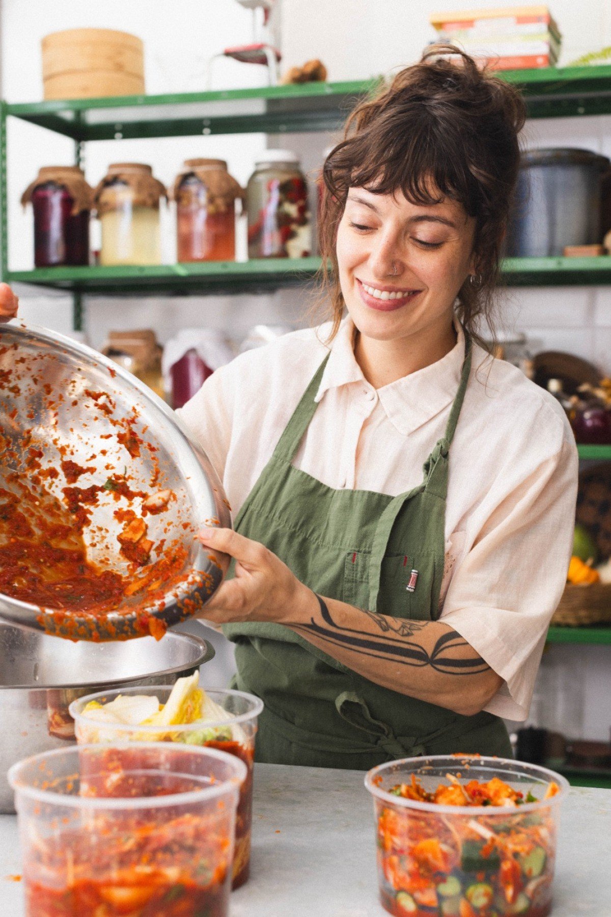 'O kimchi &eacute; uma t&eacute;cnica que pode ser usada de diversas formas. &Eacute; interessante que cada fam&iacute;lia coreana tem uma receita espec&iacute;fica dele' - Carolina Dini, especialista em fermentados