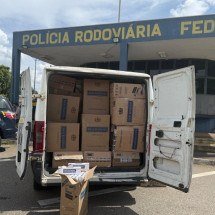 PRF apreende 42,5 mil maços de cigarros na BR-262, na Grande BH - PRF