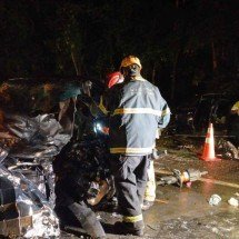 Batida de frente na MGC-135 deixa uma mulher morta e quatro feridos em MG - Corpo de Bombeiros/Reprodução