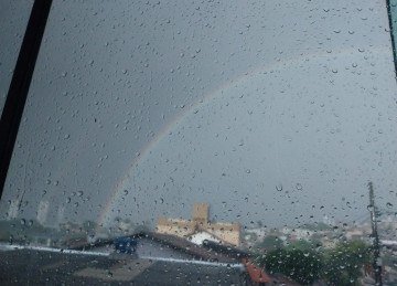 Moradores da região Oeste registraram a formação de arco-íris em meio a chuva -  (crédito: Imagens cedidas ao EM)