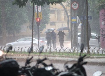 BH est&aacute; sob alerta para chuvas intensas e granizo nesta quinta-feira (29/1) -  (crédito: Marcos Vieira/EM/D.A Press)