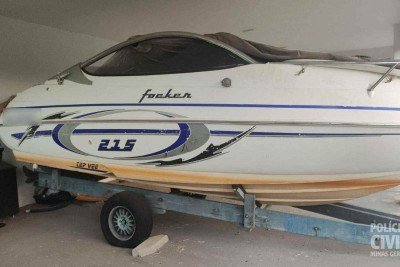 Uma lancha e carros de luxo foram apreendidos no primeiro dia da operação -  (crédito: PCMG)