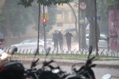 Chuvas devem permanecer atingindo BH -  (crédito: Marcos Vieira/EM/D.A Press)